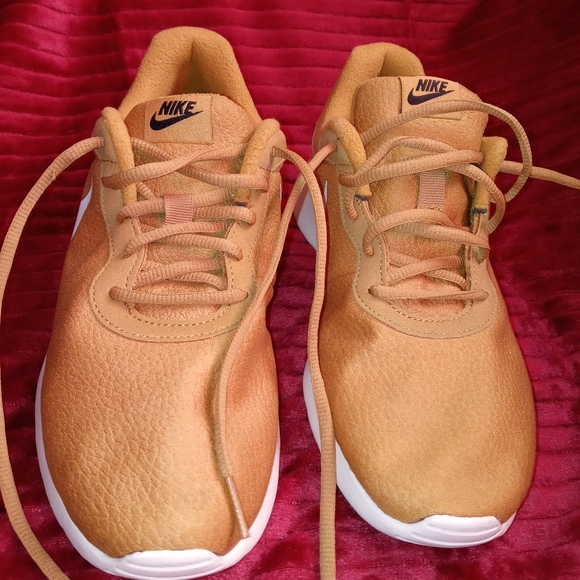 Shoes - Picture 8 of 15